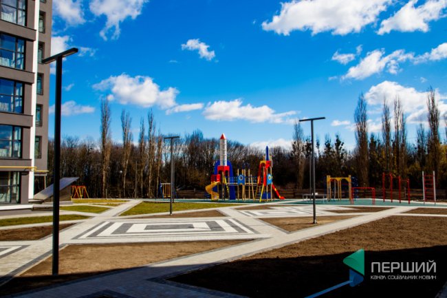 Простір, зелень, комфорт. Як на «Суперновій» облаштовують територію біля будинків. ФОТО*