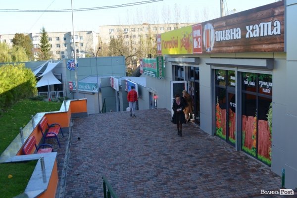 Над річкою у Луцьку відкрили новий торгово-розважальний центр. ФОТО