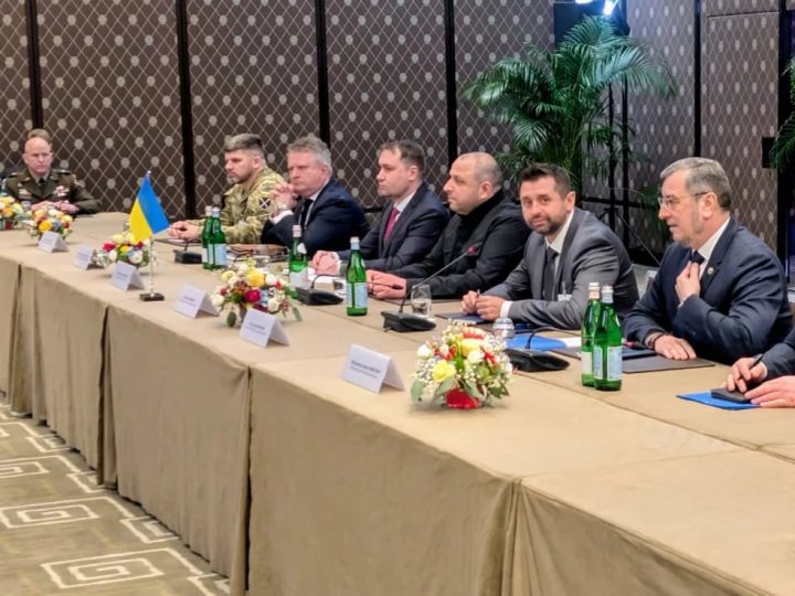 Представники України та рф мали окрему зустріч після тристоронніх переговорів у Женеві