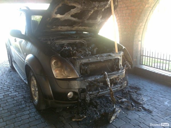 Машину екс-голови райради спалили через політику? ФОТО  