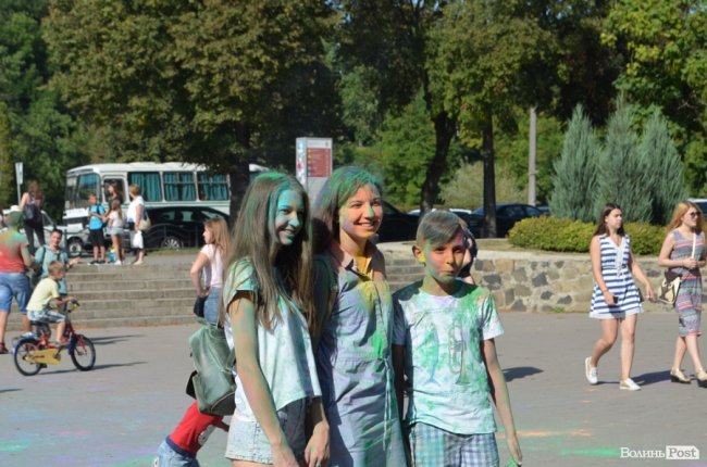 Кольорова подія року: як у Луцьку святкують День молоді. ФОТО