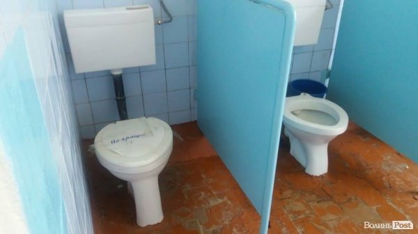 Чи змінилася ситуація в луцьких шкільних вбиральнях. ФОТО