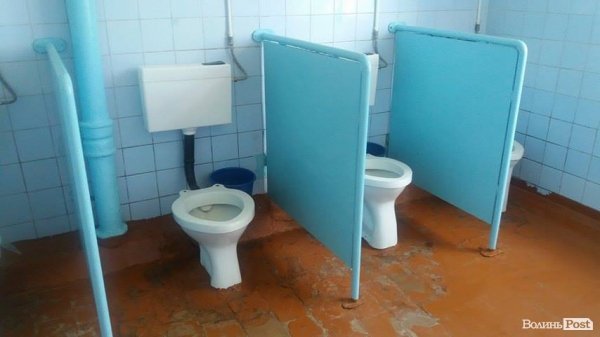 Чи змінилася ситуація в луцьких шкільних вбиральнях. ФОТО