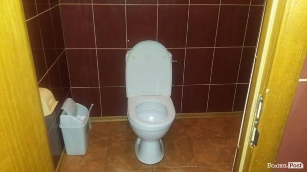 Чи змінилася ситуація в луцьких шкільних вбиральнях. ФОТО