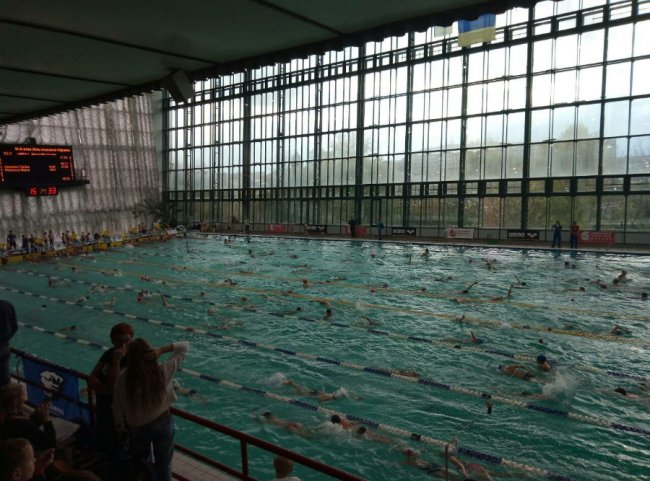 Медальний феєрверк: луцькі плавці вибороли в Харкові низку нагород. ФОТО