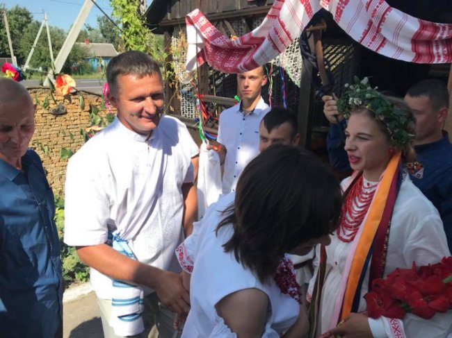 Обряди, короваї і пісні: сільський голова з Волині гучно відгуляв весілля. ФОТО. ВІДЕО