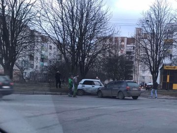 На проспекті Відродження у Луцьку – аварія 