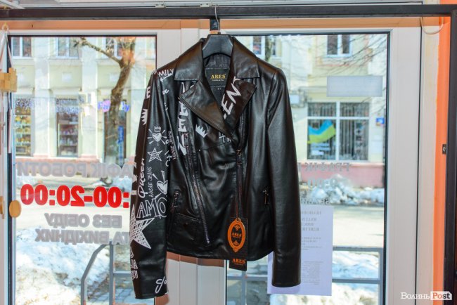 У магазині шкіри та хутра «Steel» у центрі Луцька пропонують шалені знижки*