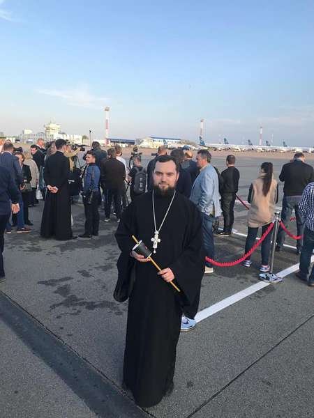 Делегація волинських священнослужителів отримала Благодатний вогонь. ФОТО