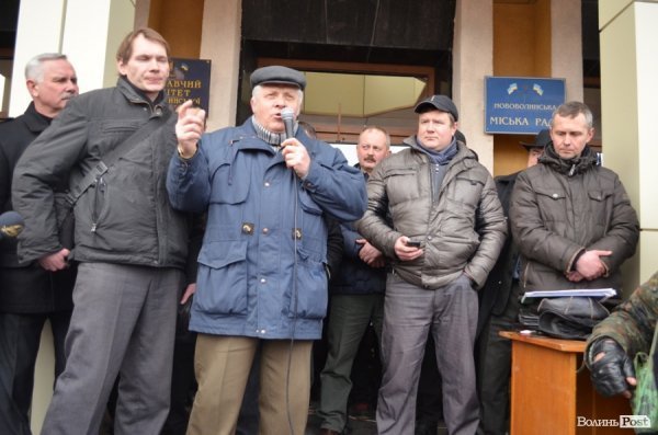 Люстрація в Нововолинську почалася з невдачі. ФОТО. ВІДЕО