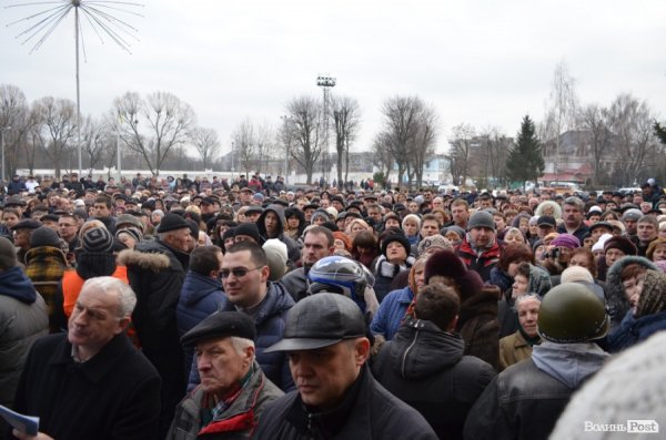 Люстрація в Нововолинську почалася з невдачі. ФОТО. ВІДЕО