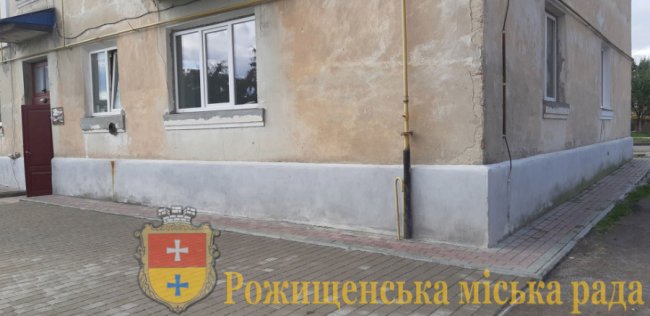 Сад, бруківка, сонячна батарея: показали, як на Волині змінився багатоквартирний будинок після створення ОСББ