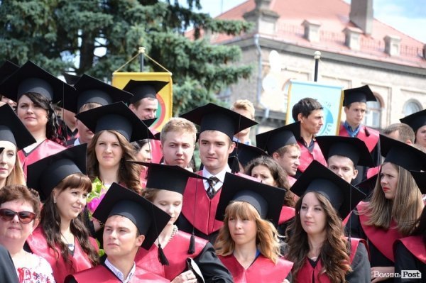 У Луцьку вручили дипломи магістрам. ФОТО
