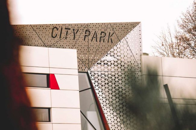 Атмосферні фото осені у луцькому «Сіті Парку»