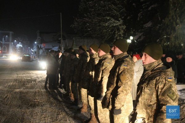 Володимир-Волинський: Героя зустрічали на колінах