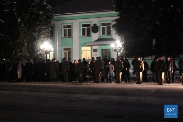 Володимир-Волинський: Героя зустрічали на колінах