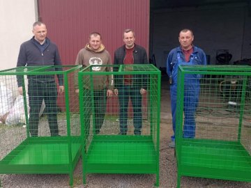 У волинській громаді взялися виготовляти контейнери для сортування сміття. ФОТО 