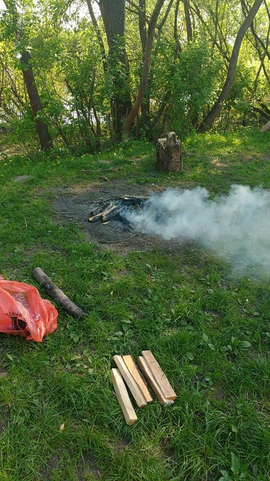 «Палять, палять і палять»: у Луцьку продовжують палити сміття. ФОТО