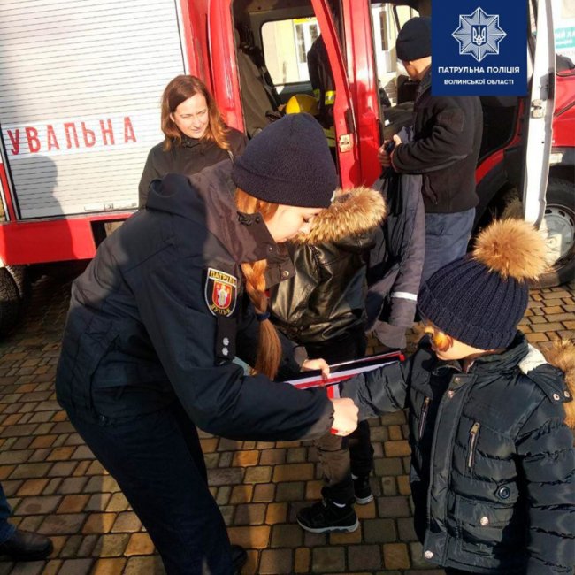 Луцькі поліцейські влаштували свято для дітей Героїв. ФОТО