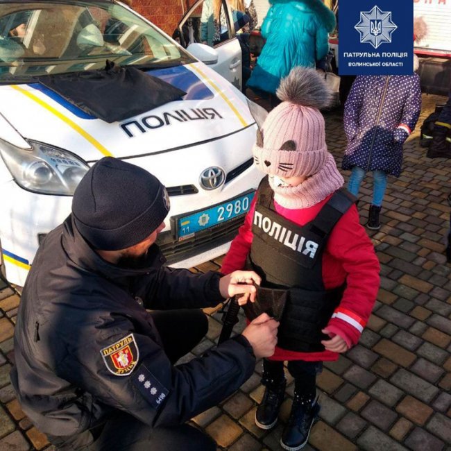 Луцькі поліцейські влаштували свято для дітей Героїв. ФОТО