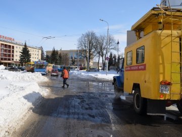 У Луцьку знову стоять тролейбуси. ФОТО