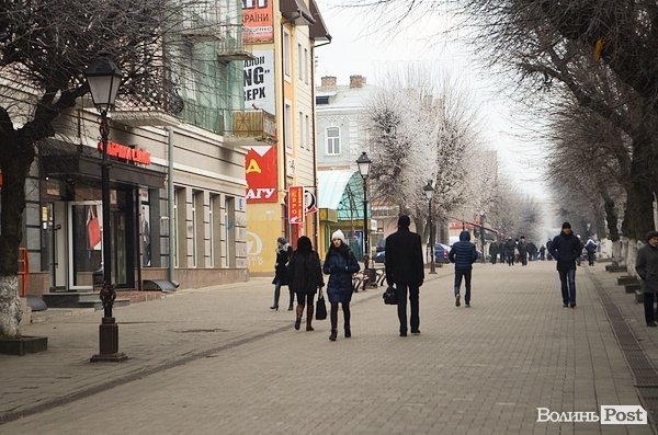 Передноворічний Луцьк убрався в іній. ФОТО
