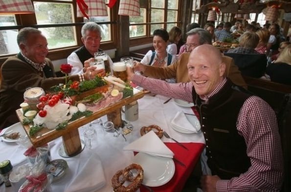 Як відомий волинський футболіст гуляв на Октоберфесті. ФОТО.