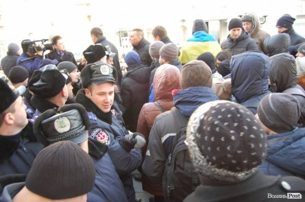Четвертий день Нового Майдану у Луцьку. ФОТО