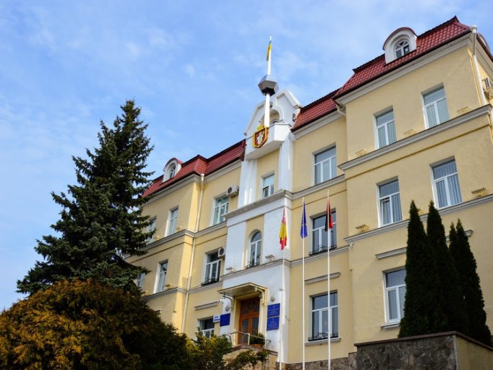 Через спеку Луцька міська рада змінює режим роботи