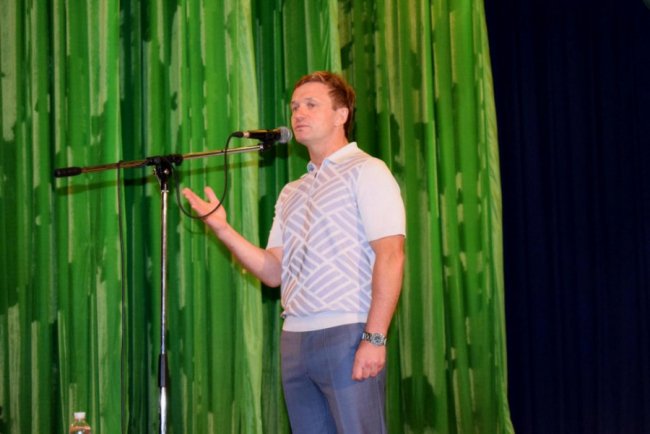 «Треба бути сліпим, щоб не бачити, скільки Івахів робить для округу»: як ратнівчани зустрічали народного депутата*