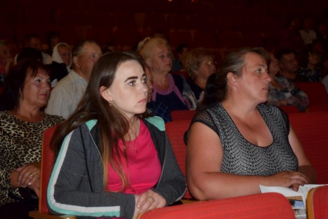 «Треба бути сліпим, щоб не бачити, скільки Івахів робить для округу»: як ратнівчани зустрічали народного депутата*