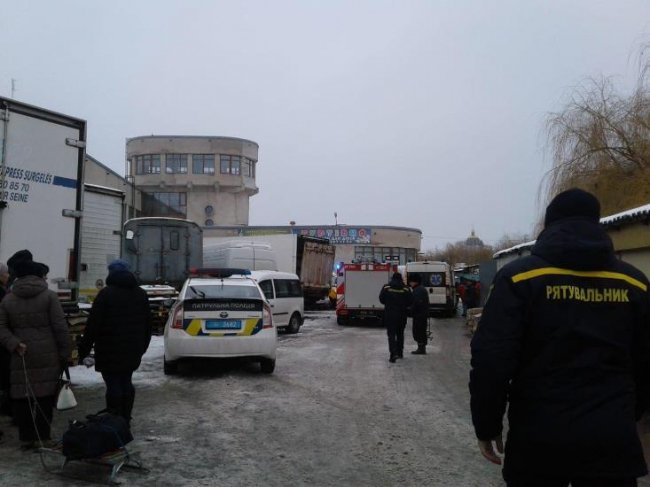 У Рівному в кіоску з шаурмою  вибухнув газовий балон: є постраждалі. ФОТО