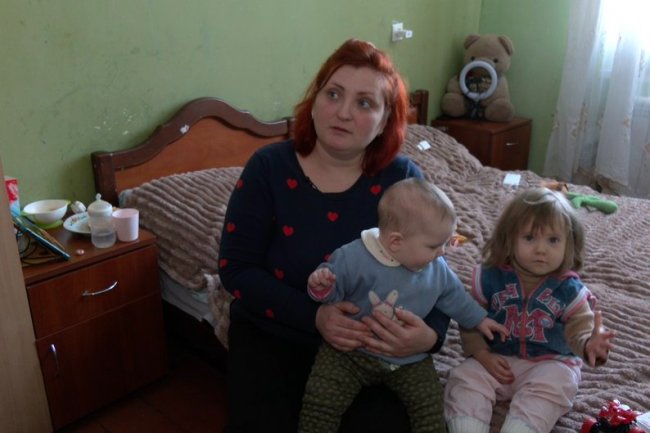 Чоловік – у ЗСУ, а дружина з трьома дітьми – у гуртожитку. Історія переселенців на Волині