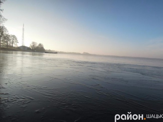 Іній та крига: морозний ранок у Шацьку. ФОТО