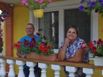 Подружжя з Волині перетворило свій будинок у затишну та маленьку фортецю. ФОТО