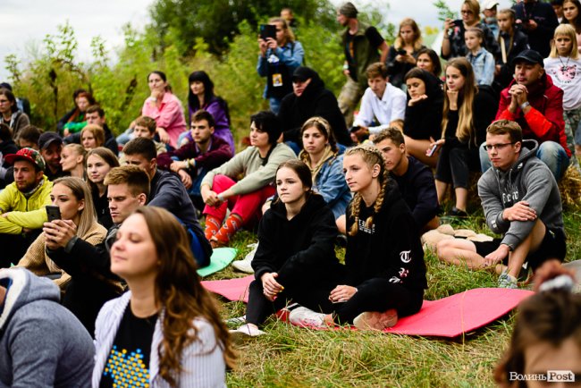 Затишний «Бандерштат»: перший день фестивалю закінчився акустичною ватрою. ФОТО
