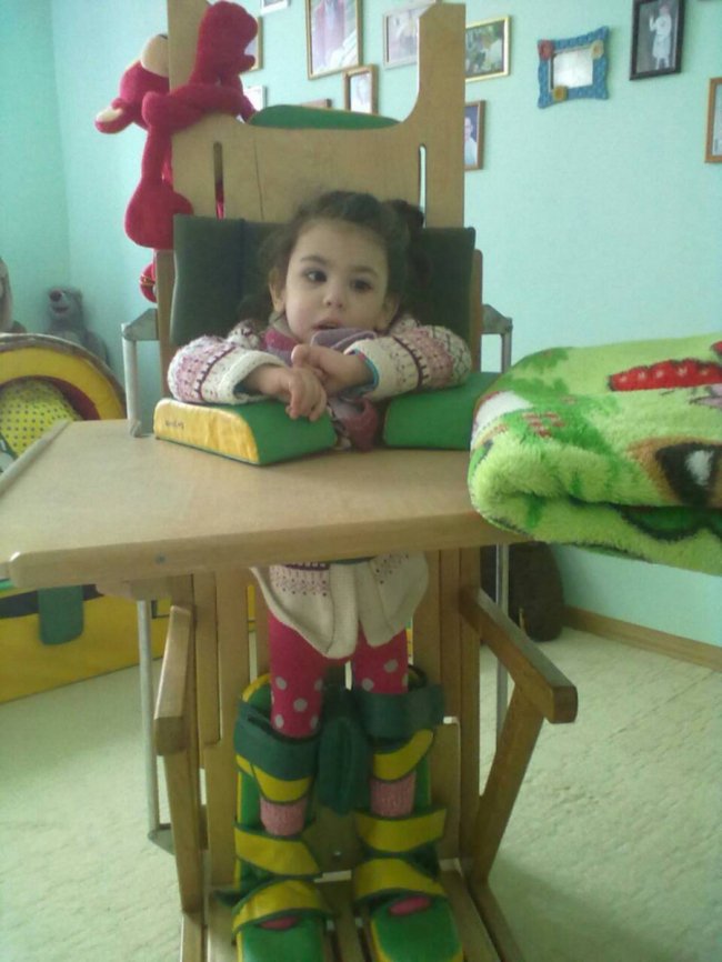 Для 6-річної дівчинки з Луцька потрібна реабілітація: мама благає про допомогу