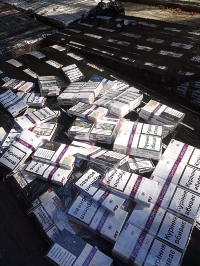 Волинські прикордонники знайшли у вантажному потязі 6 тисяч пачок котрабандних цигарок. ФОТО, ВІДЕО