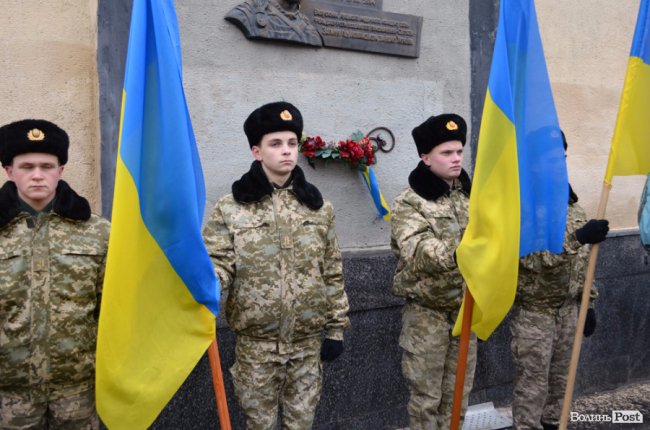 У Луцьку відкрили меморіальну дошку страченим воякам УПА. ФОТО