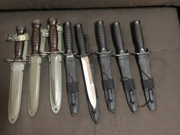 Через волинський кордон незаконно намагалися ввезти 8 штик-ножів. ФОТО