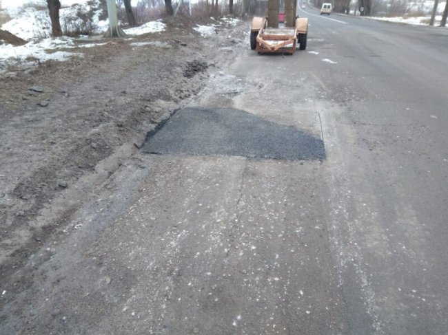 У Луцьку розповіли, як ремонтувати дорогу в мороз. ФОТО