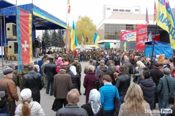 У Луцьку – святкове віче. ФОТО
