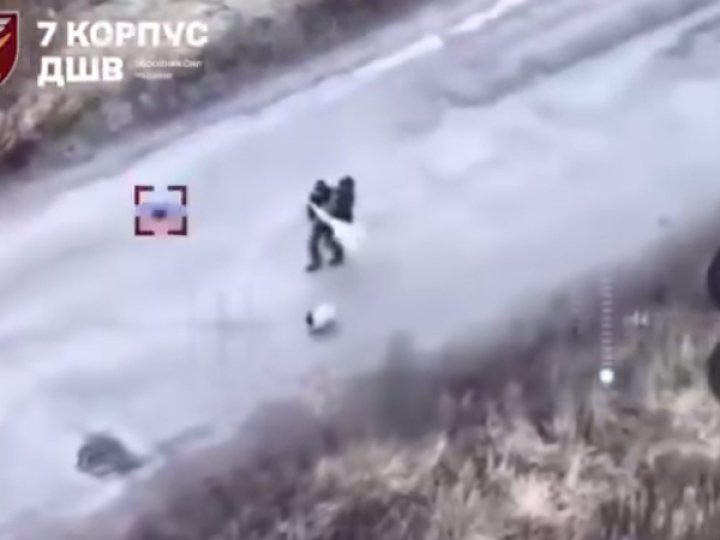 На Харківщині росіяни зняли, як вбили двох беззбройних людей і собаку, що йшли з білим прапором