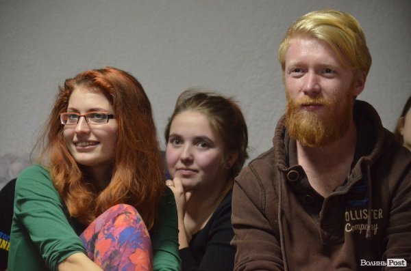 Як лучани всю ніч дивилися новорічні фільми. ФОТО 