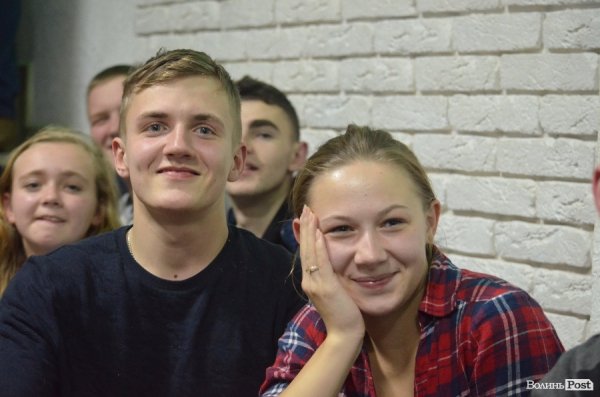 Як лучани всю ніч дивилися новорічні фільми. ФОТО 