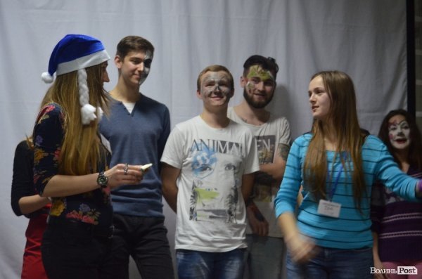 Як лучани всю ніч дивилися новорічні фільми. ФОТО 