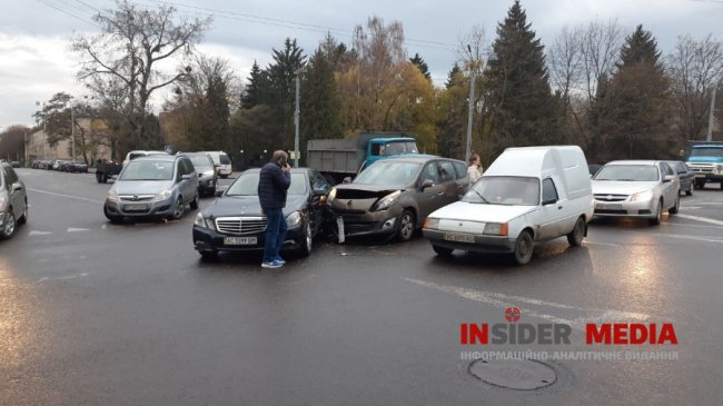 У Луцьку – ДТП: зіткнулись два автомобілі