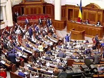 Українці хочуть позбавляти мандатів депутатів-прогульників