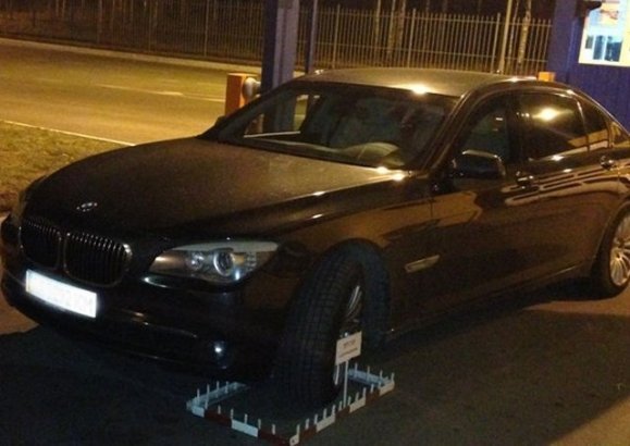 Прикордонники не випустили з України vip-автівки. ФОТО