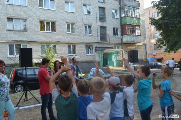 У луцьких дворах - нові спортивні майданчики. ФОТО